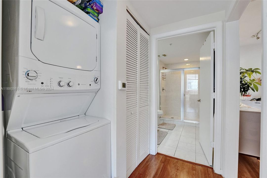 For Sale: $439,526 (2 beds, 2 baths, 1073 Square Feet)