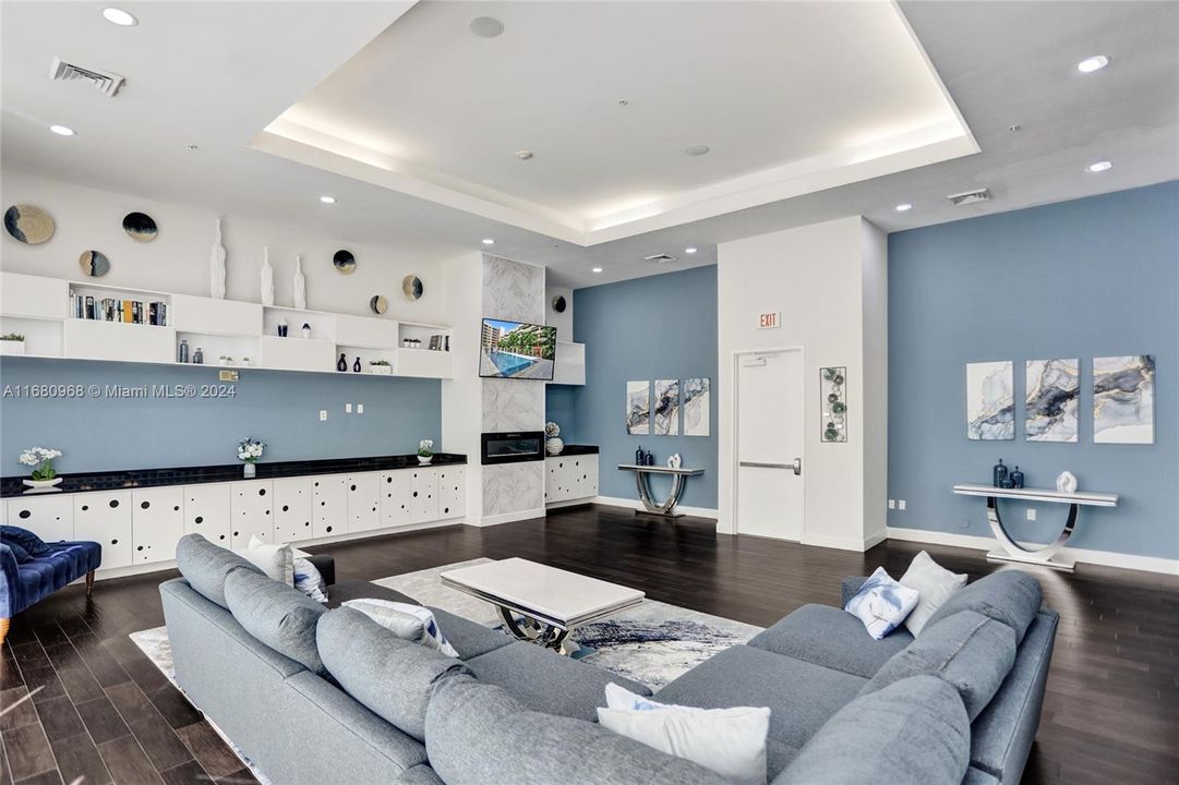 For Sale: $439,526 (2 beds, 2 baths, 1073 Square Feet)