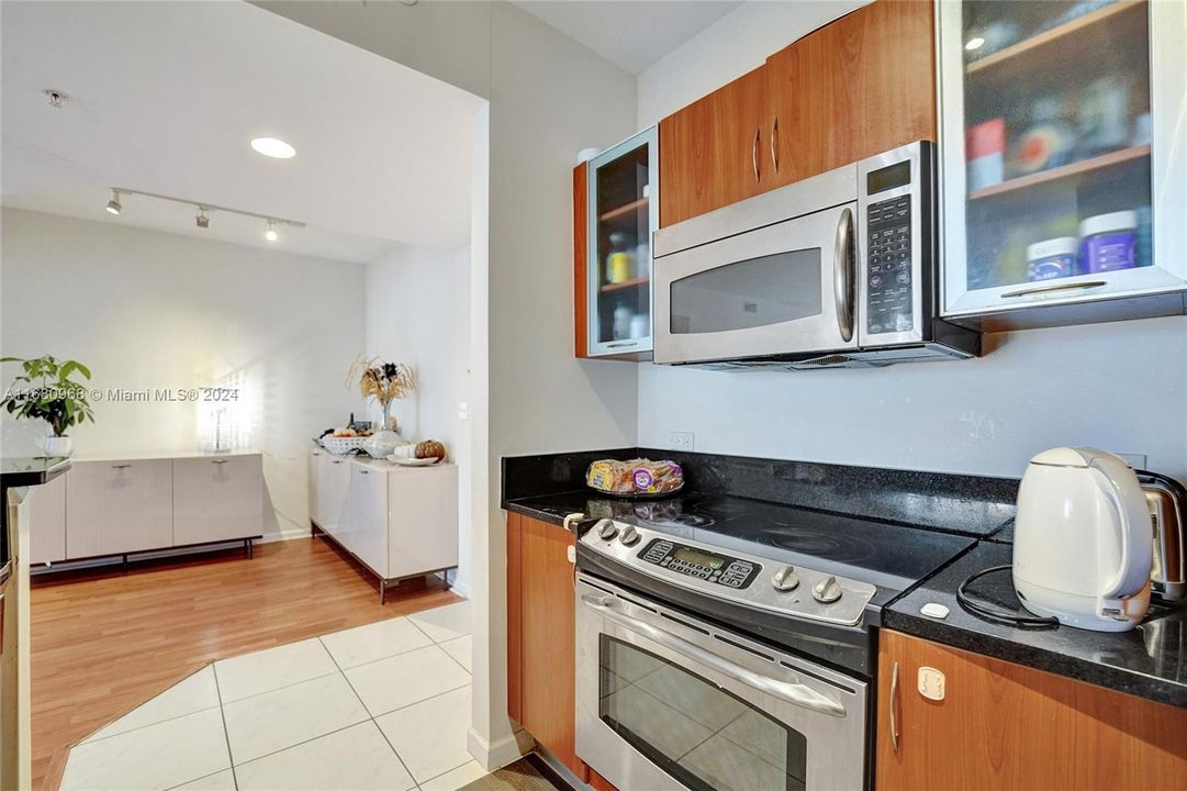 For Sale: $439,526 (2 beds, 2 baths, 1073 Square Feet)