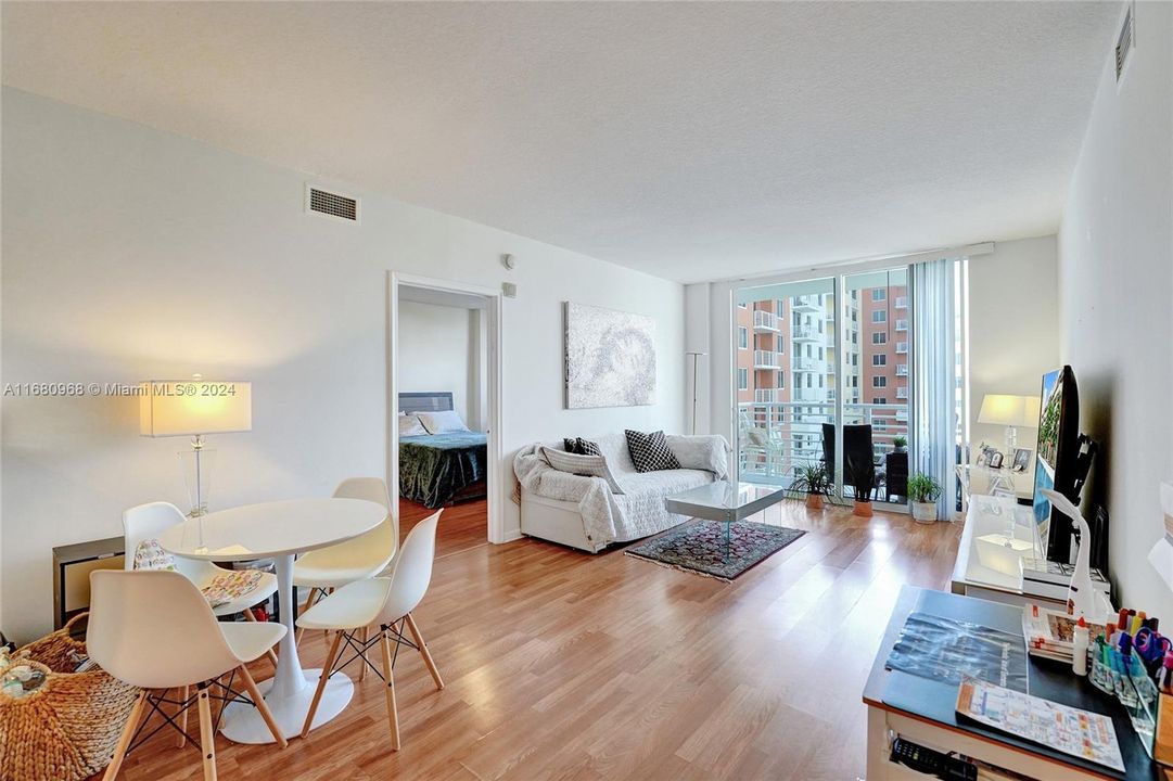 For Sale: $439,526 (2 beds, 2 baths, 1073 Square Feet)