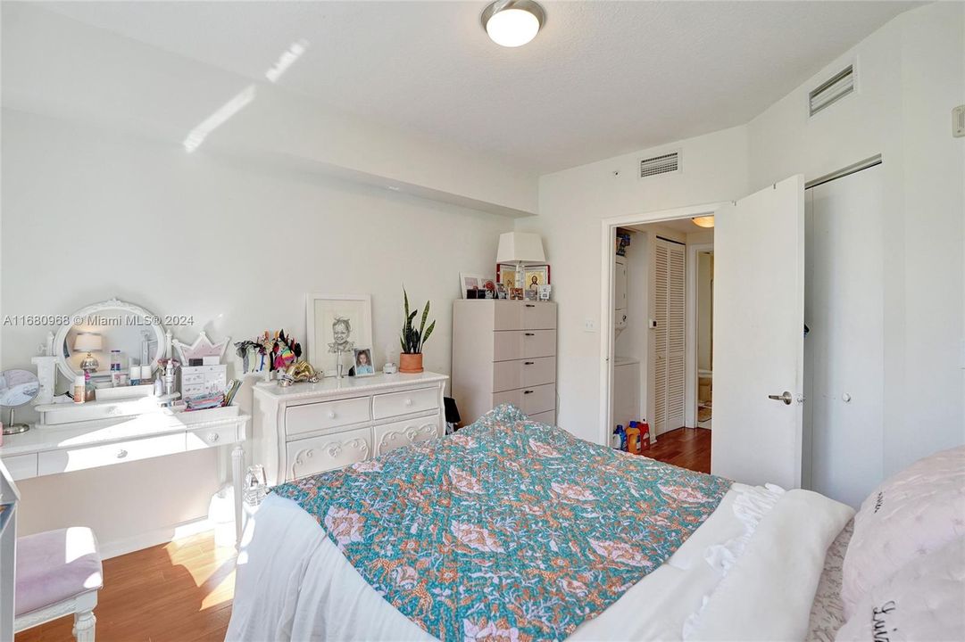 For Sale: $439,526 (2 beds, 2 baths, 1073 Square Feet)