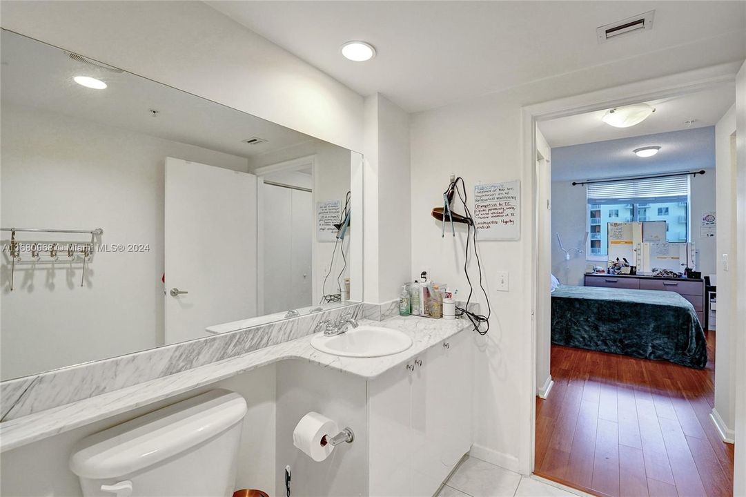 For Sale: $439,526 (2 beds, 2 baths, 1073 Square Feet)