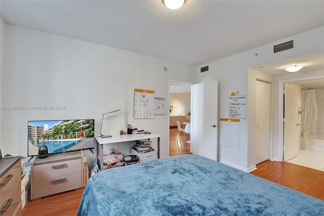 For Sale: $439,526 (2 beds, 2 baths, 1073 Square Feet)