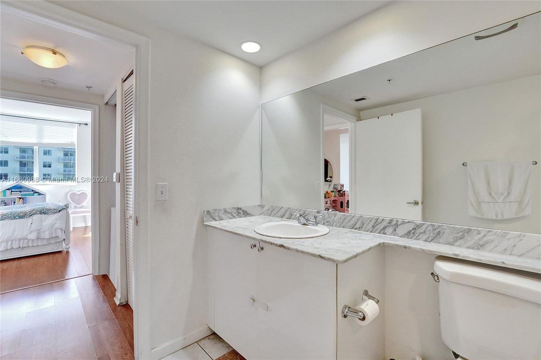 For Sale: $439,526 (2 beds, 2 baths, 1073 Square Feet)