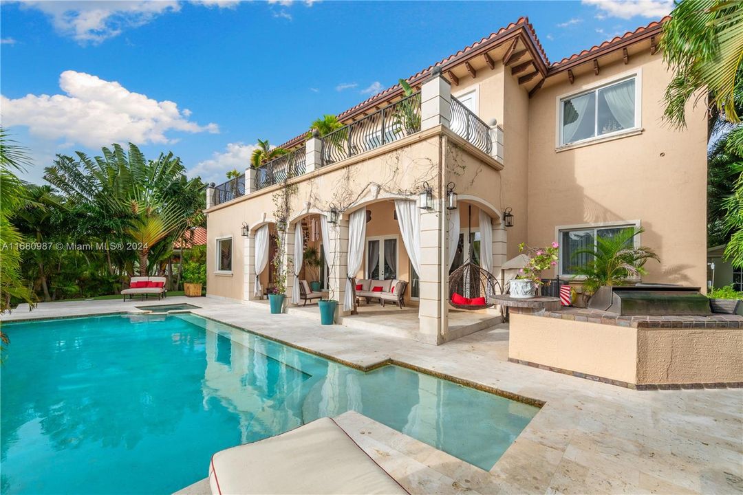 For Sale: $7,950,000 (5 beds, 4 baths, 5697 Square Feet)