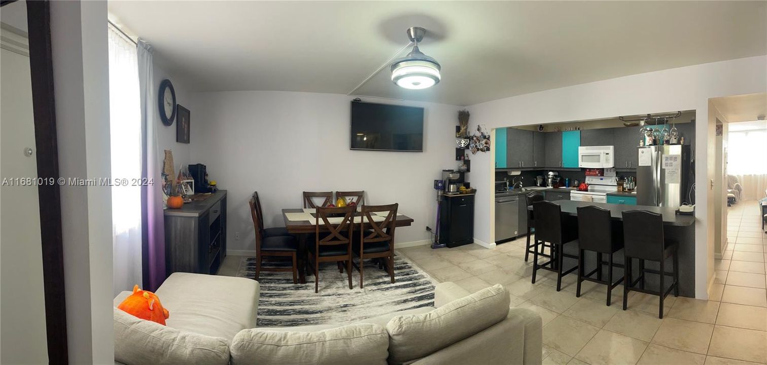 For Sale: $385,000 (2 beds, 2 baths, 1293 Square Feet)