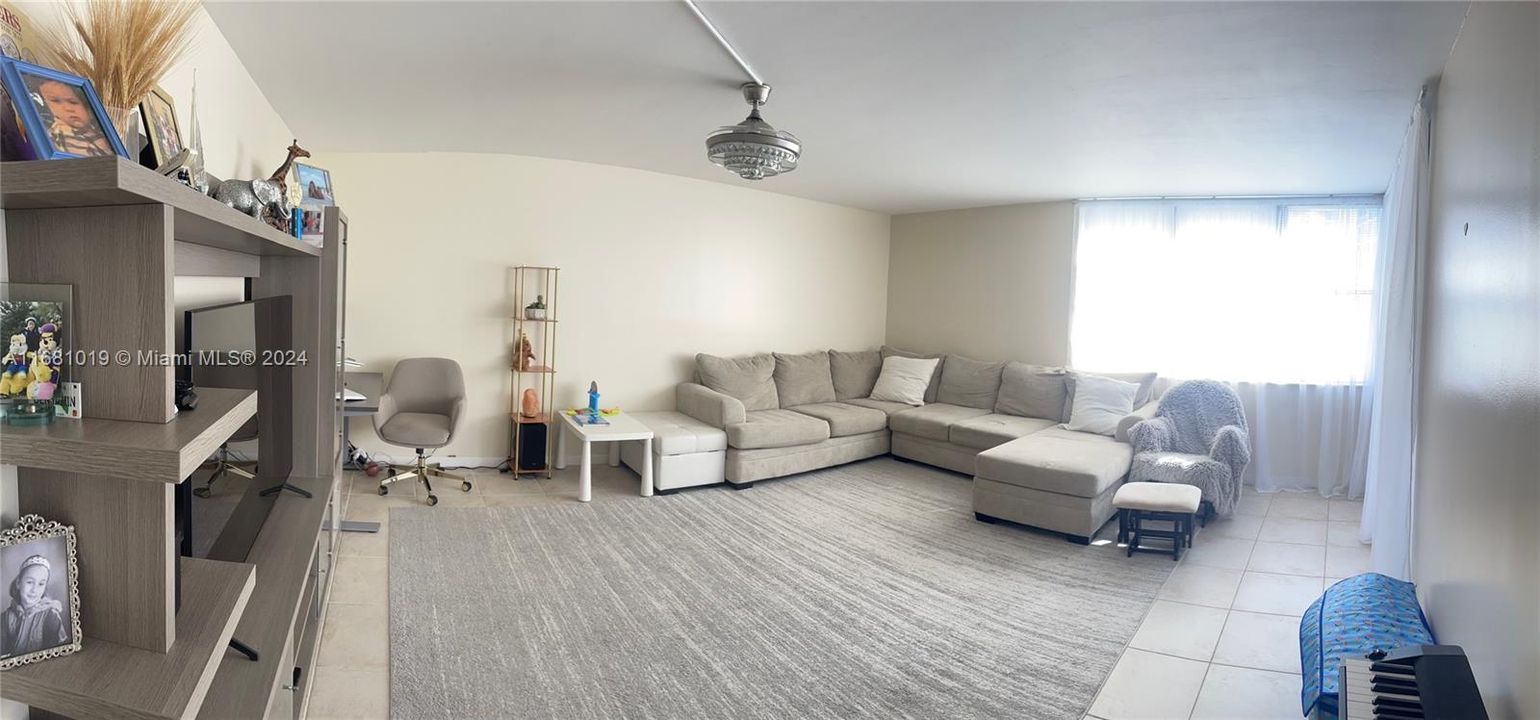 For Sale: $385,000 (2 beds, 2 baths, 1293 Square Feet)