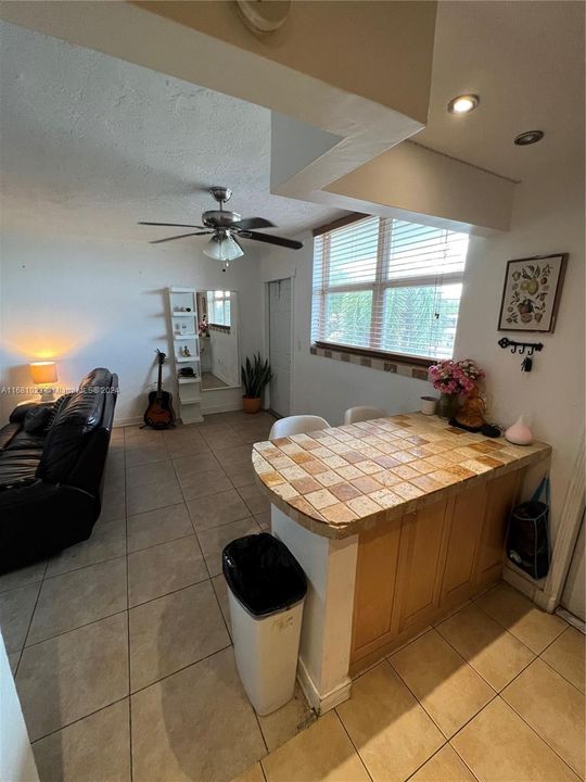 For Rent: $1,675 (1 beds, 1 baths, 860 Square Feet)