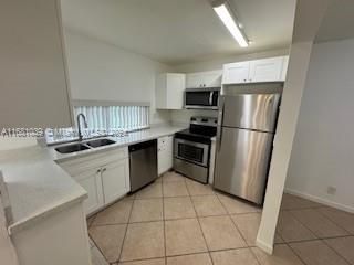 For Sale: $369,900 (2 beds, 2 baths, 988 Square Feet)