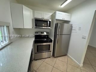 For Sale: $369,900 (2 beds, 2 baths, 988 Square Feet)