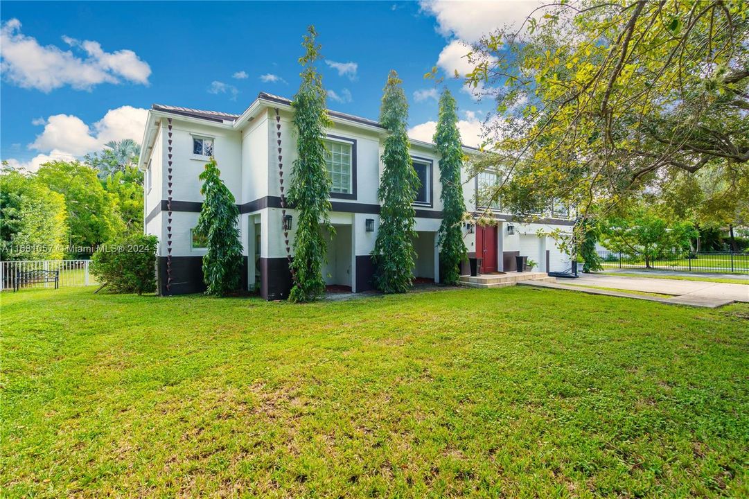 For Sale: $2,000,000 (4 beds, 3 baths, 2423 Square Feet)