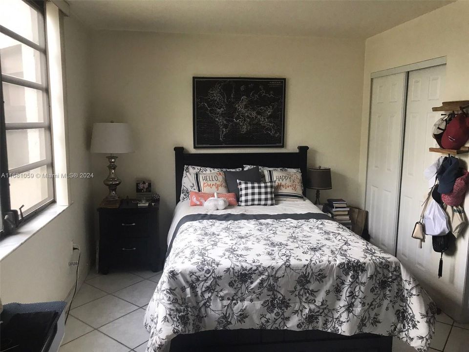 For Sale: $199,000 (2 beds, 2 baths, 852 Square Feet)