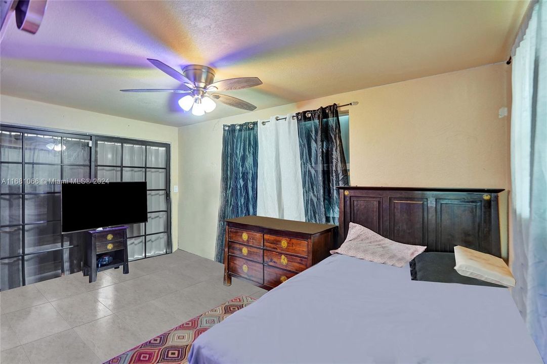 For Sale: $360,000 (2 beds, 2 baths, 1028 Square Feet)