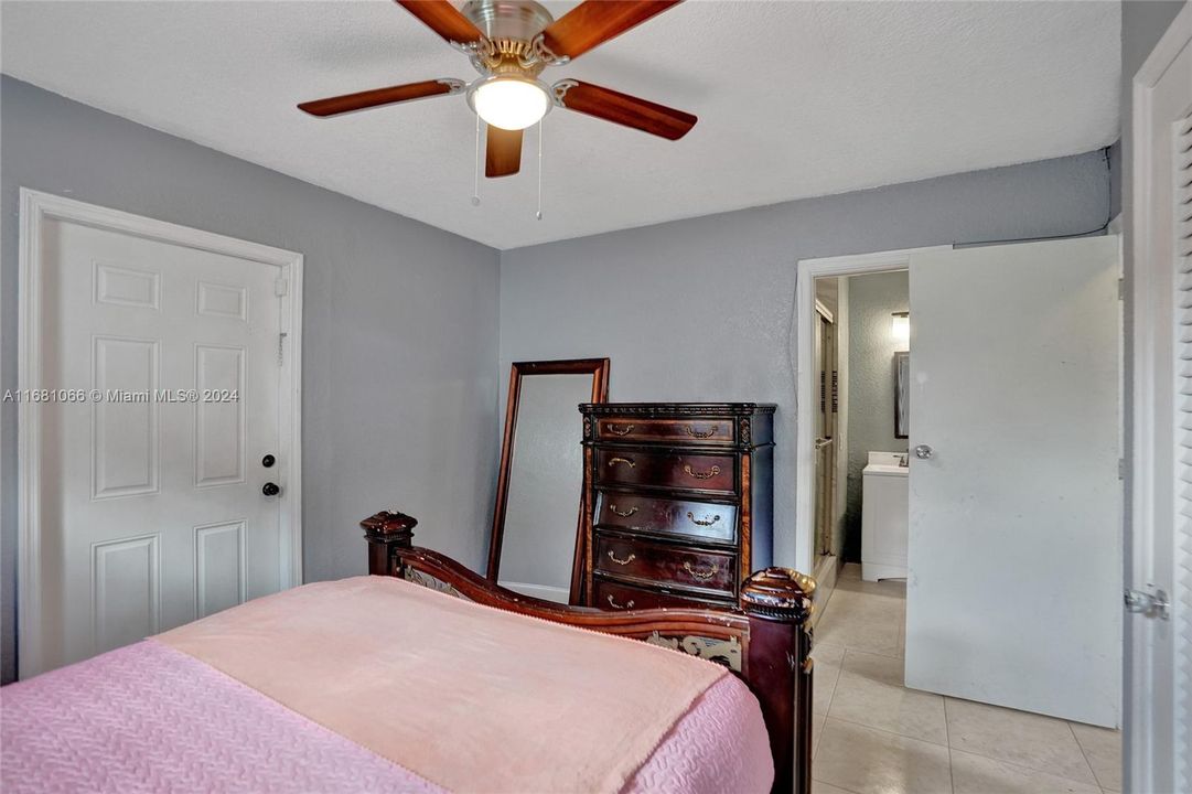 For Sale: $360,000 (2 beds, 2 baths, 1028 Square Feet)