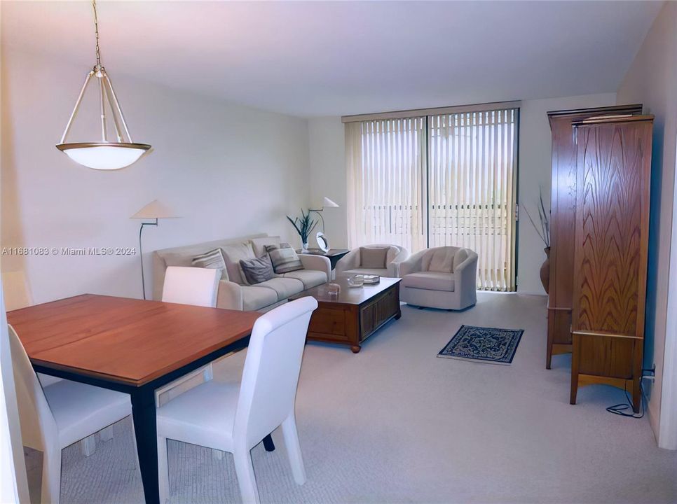 For Sale: $219,000 (1 beds, 1 baths, 828 Square Feet)