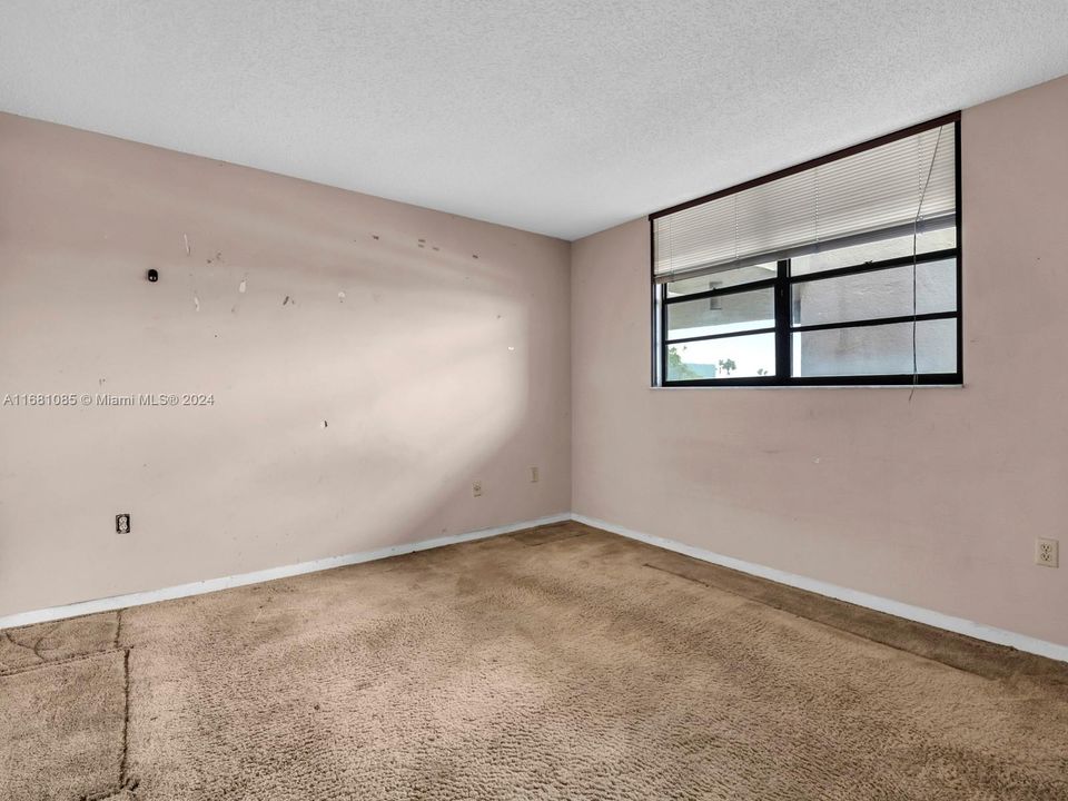 For Sale: $230,000 (2 beds, 2 baths, 1187 Square Feet)