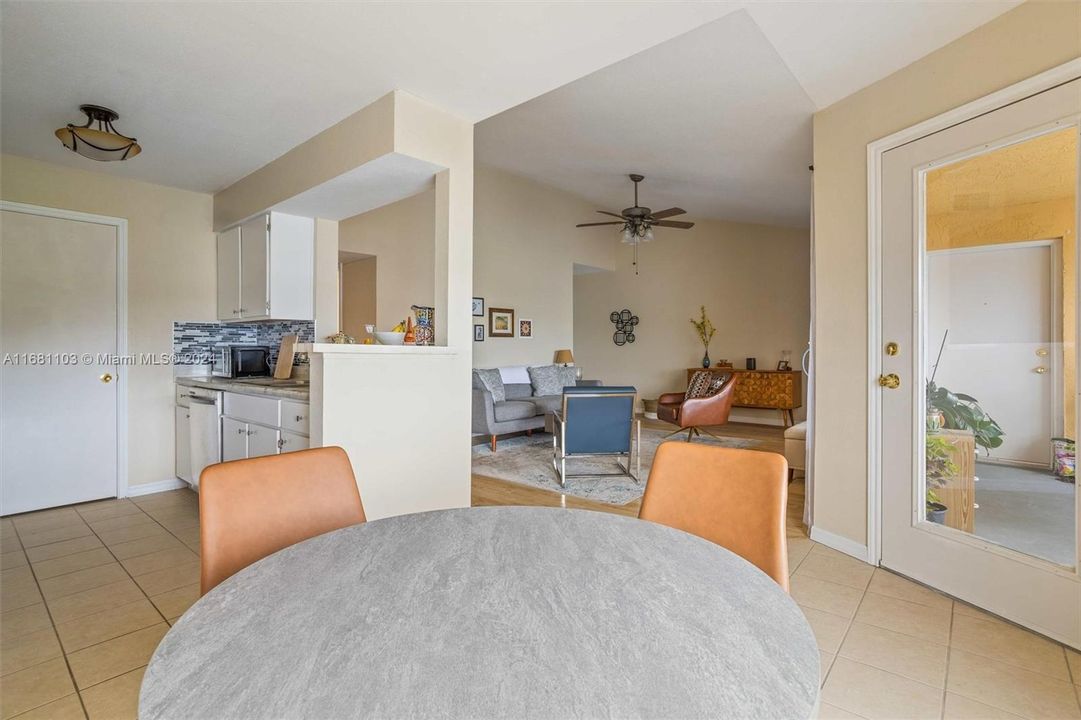 For Sale: $279,800 (2 beds, 2 baths, 1256 Square Feet)