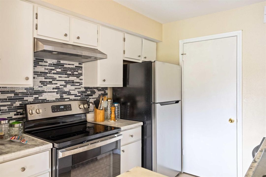 For Sale: $279,800 (2 beds, 2 baths, 1256 Square Feet)