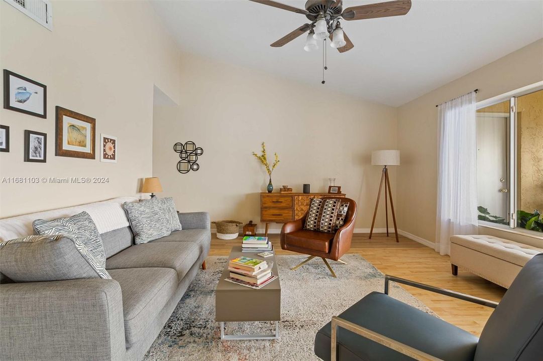 For Sale: $279,800 (2 beds, 2 baths, 1256 Square Feet)