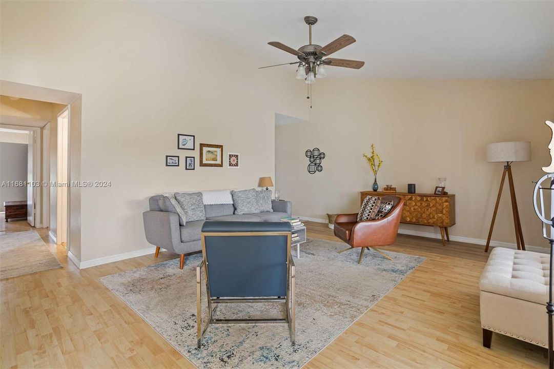 For Sale: $279,800 (2 beds, 2 baths, 1256 Square Feet)