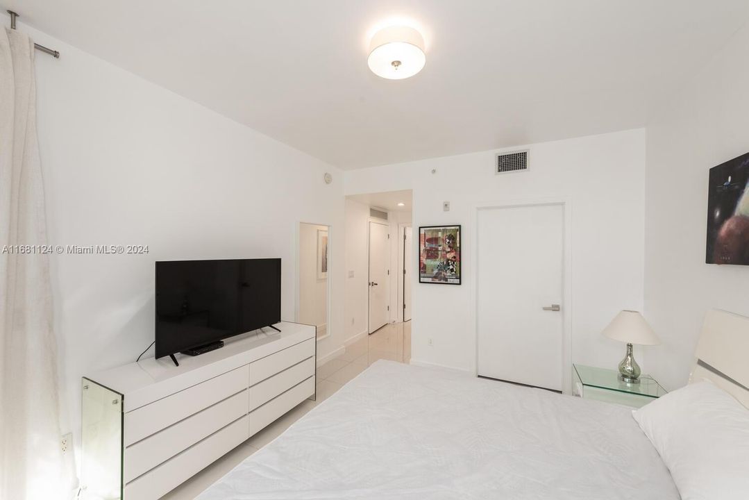 For Sale: $675,000 (2 beds, 2 baths, 1236 Square Feet)