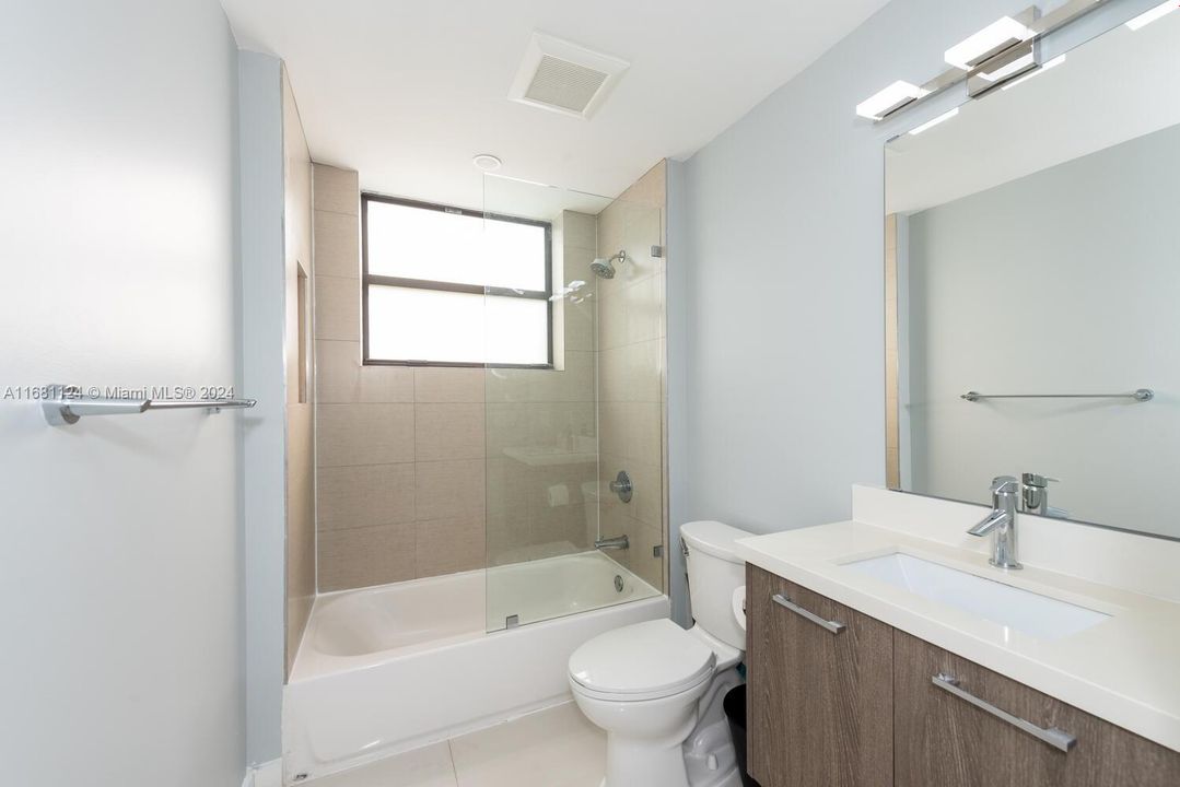 For Sale: $675,000 (2 beds, 2 baths, 1236 Square Feet)