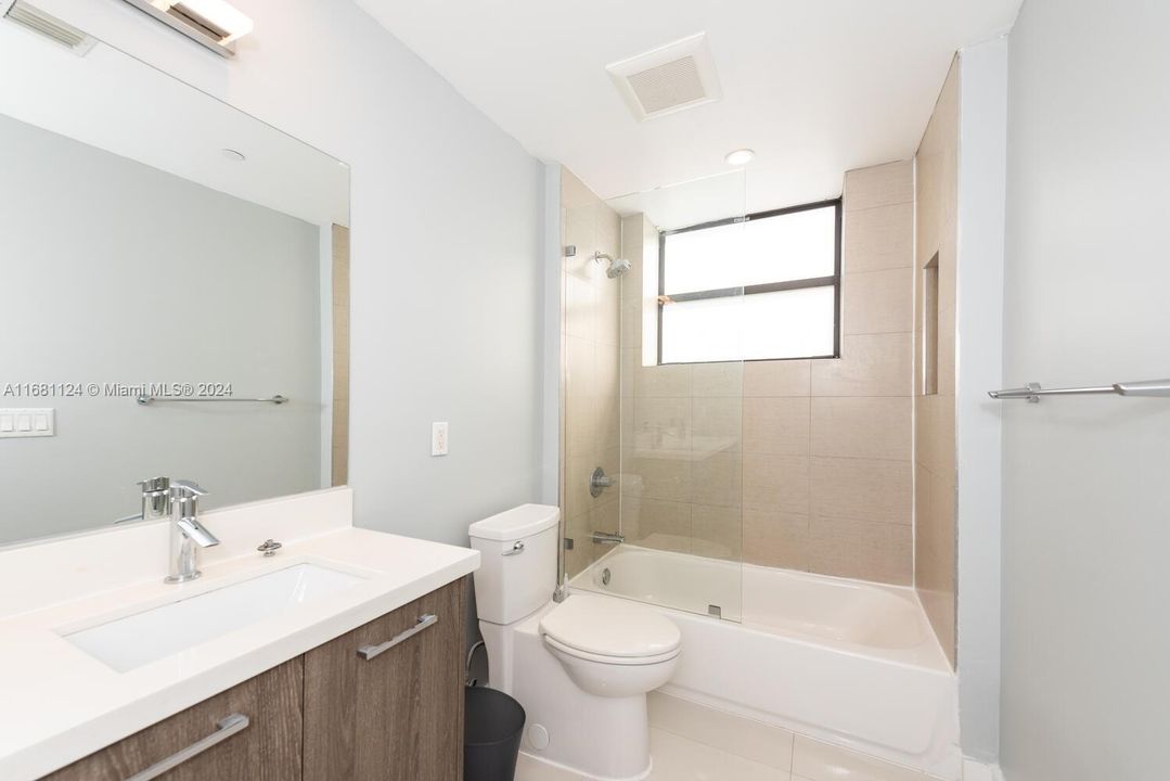 For Sale: $675,000 (2 beds, 2 baths, 1236 Square Feet)