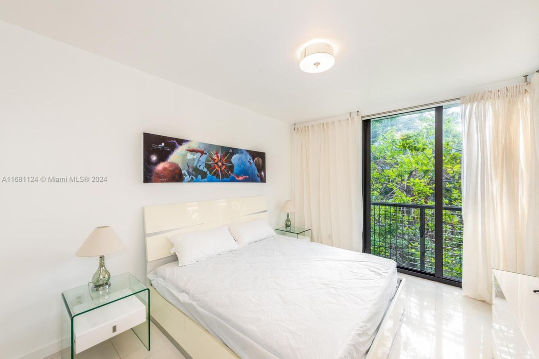 For Sale: $675,000 (2 beds, 2 baths, 1236 Square Feet)