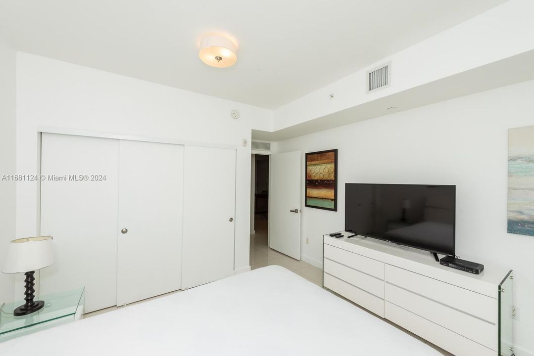 For Sale: $675,000 (2 beds, 2 baths, 1236 Square Feet)