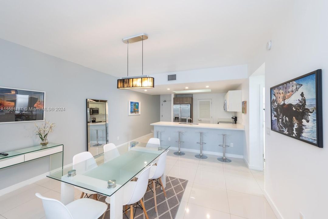 For Sale: $675,000 (2 beds, 2 baths, 1236 Square Feet)