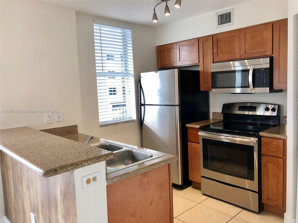 Recently Rented: $2,450 (2 beds, 2 baths, 845 Square Feet)