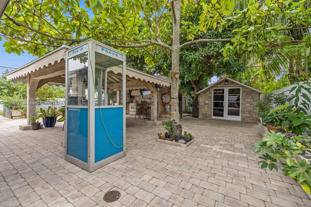 For Sale: $540,000 (2 beds, 3 baths, 971 Square Feet)