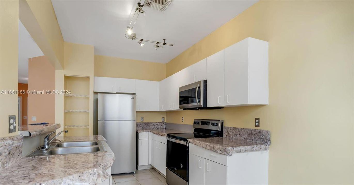 For Sale: $449,000 (3 beds, 2 baths, 1541 Square Feet)