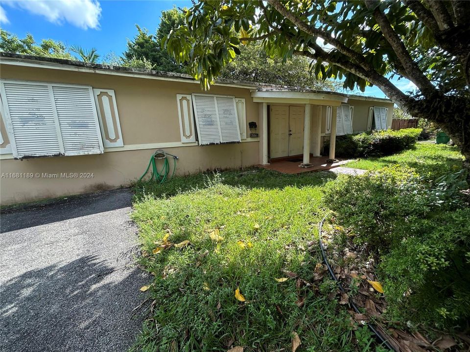 For Sale: $699,000 (3 beds, 2 baths, 1620 Square Feet)