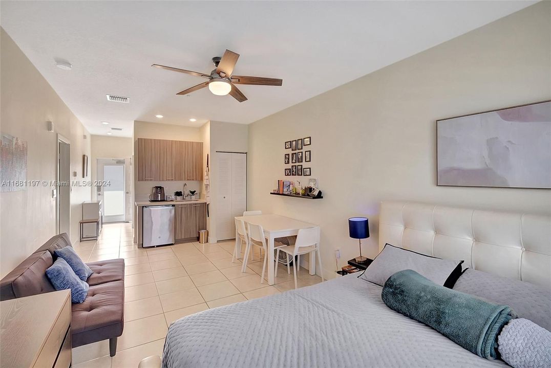 For Sale: $515,000 (2 beds, 2 baths, 1129 Square Feet)