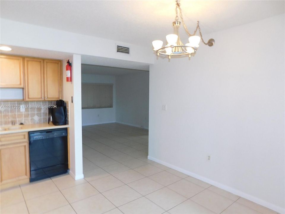 COUNTRY KITCHEN WITH LOTS OF SPACE TO MAKE INCLUDE YOUR DINING ROOM