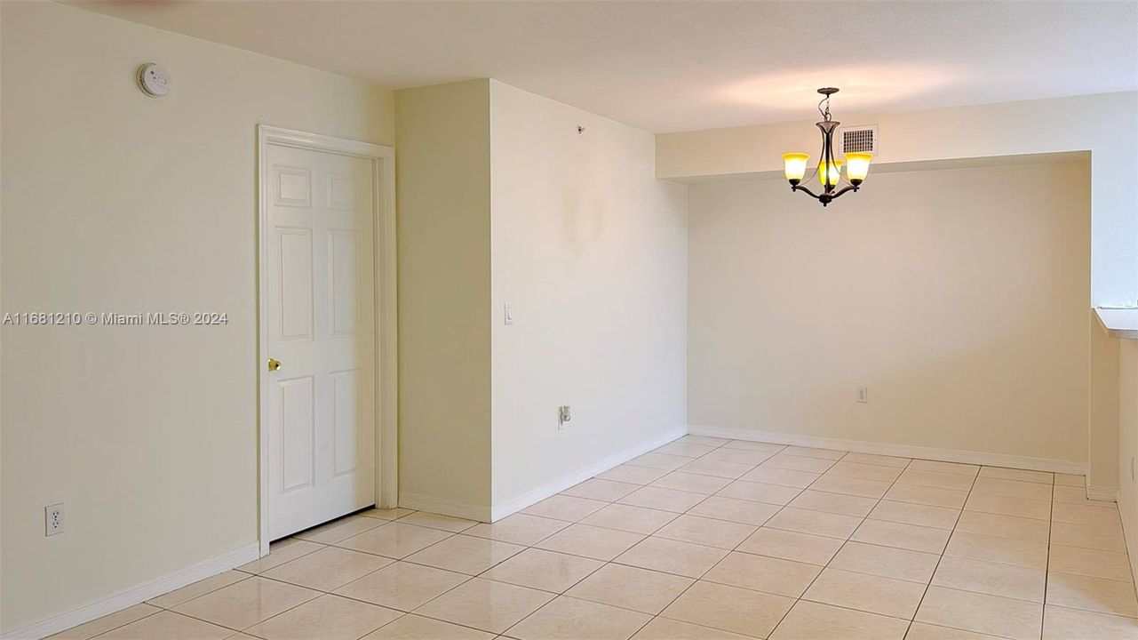 For Rent: $2,300 (2 beds, 2 baths, 1065 Square Feet)