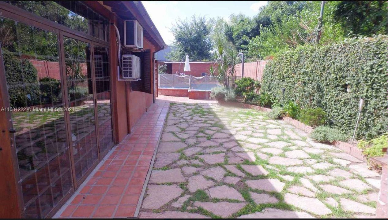 En Venta: $180,000 (4 camas, 2 baños, 1829 Pies cuadrados)