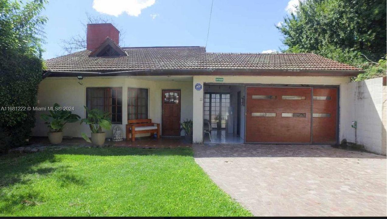 En Venta: $180,000 (4 camas, 2 baños, 1829 Pies cuadrados)