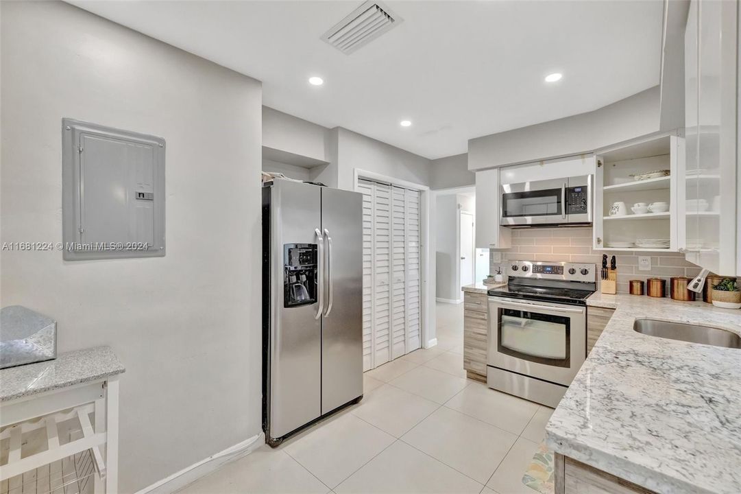 For Sale: $529,900 (4 beds, 2 baths, 1769 Square Feet)