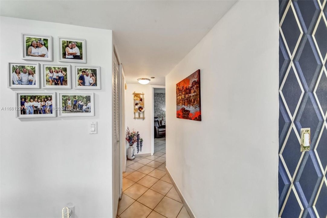 For Sale: $220,000 (2 beds, 2 baths, 1120 Square Feet)