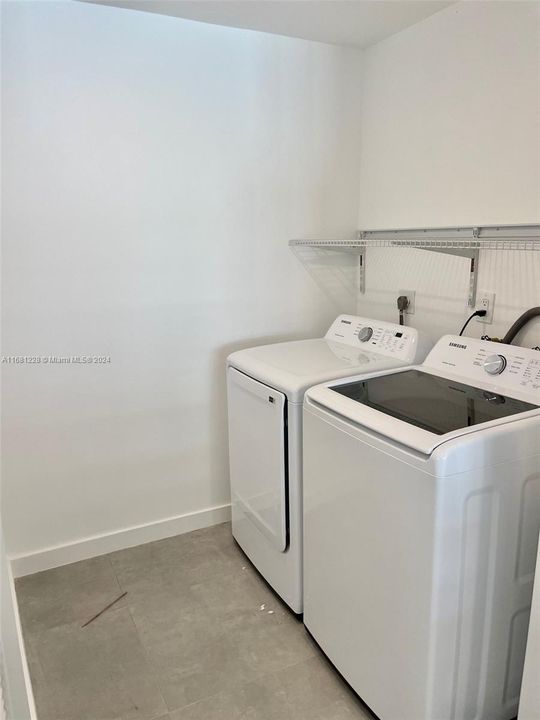 Active With Contract: $2,600 (3 beds, 2 baths, 1250 Square Feet)