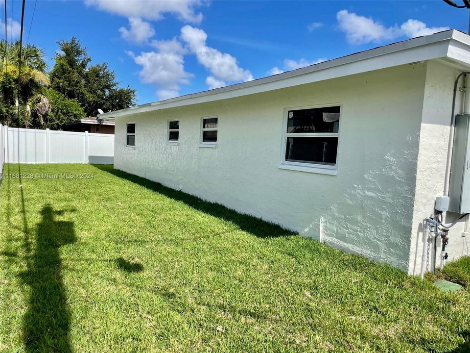 Active With Contract: $2,600 (3 beds, 2 baths, 1250 Square Feet)