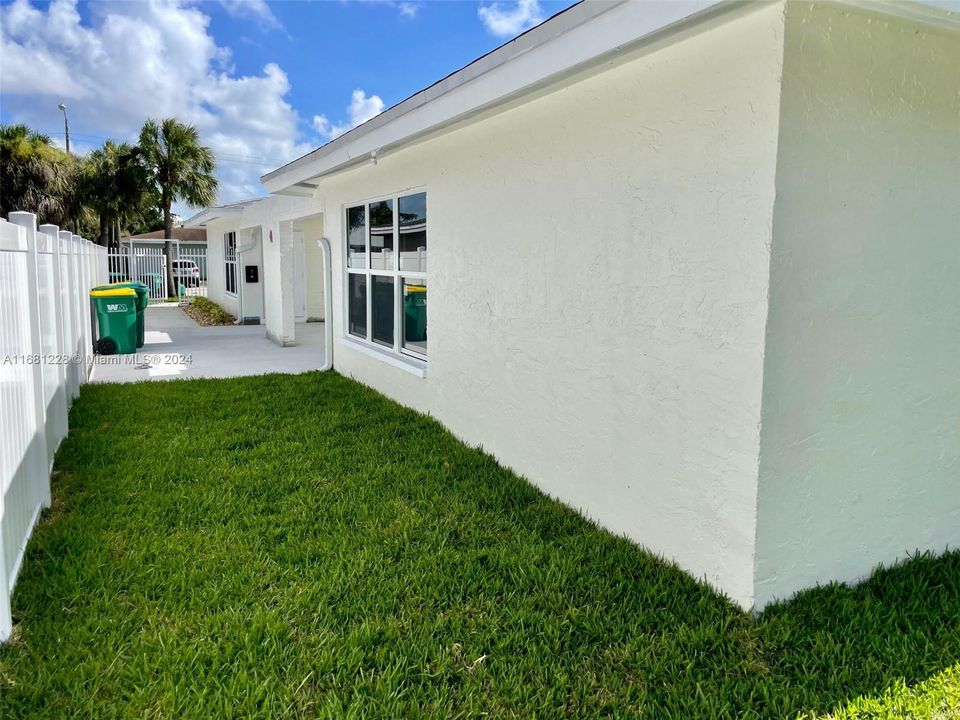 Active With Contract: $2,600 (3 beds, 2 baths, 1250 Square Feet)