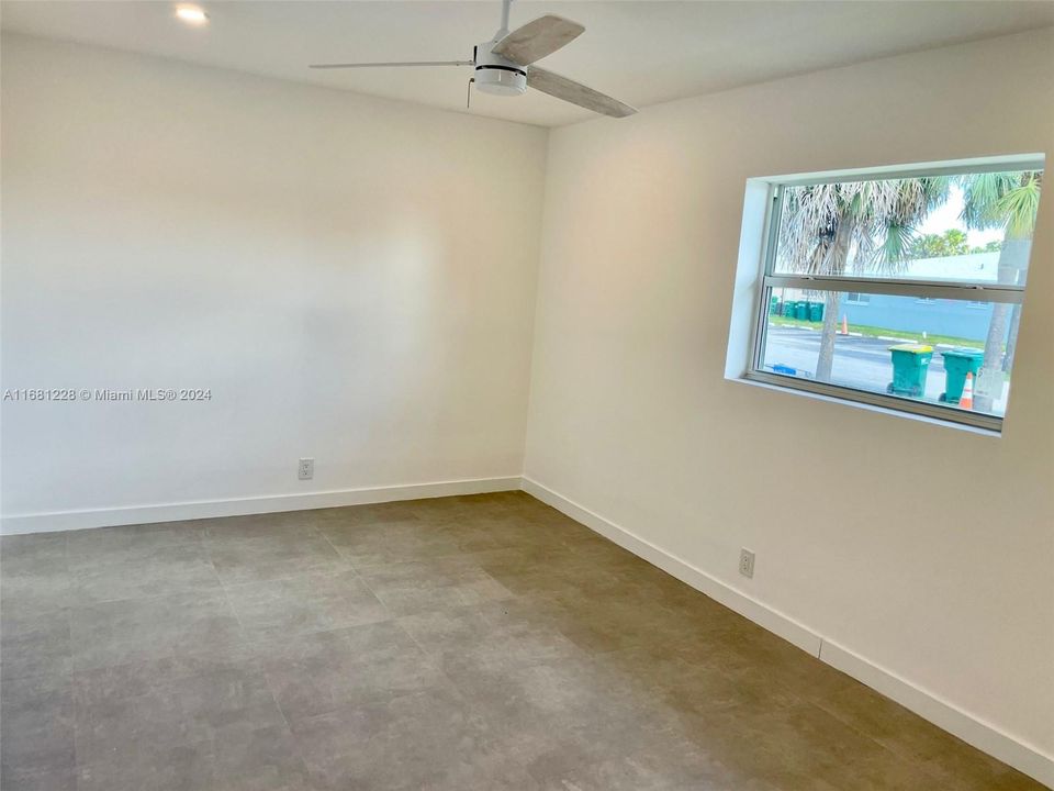 Active With Contract: $2,600 (3 beds, 2 baths, 1250 Square Feet)