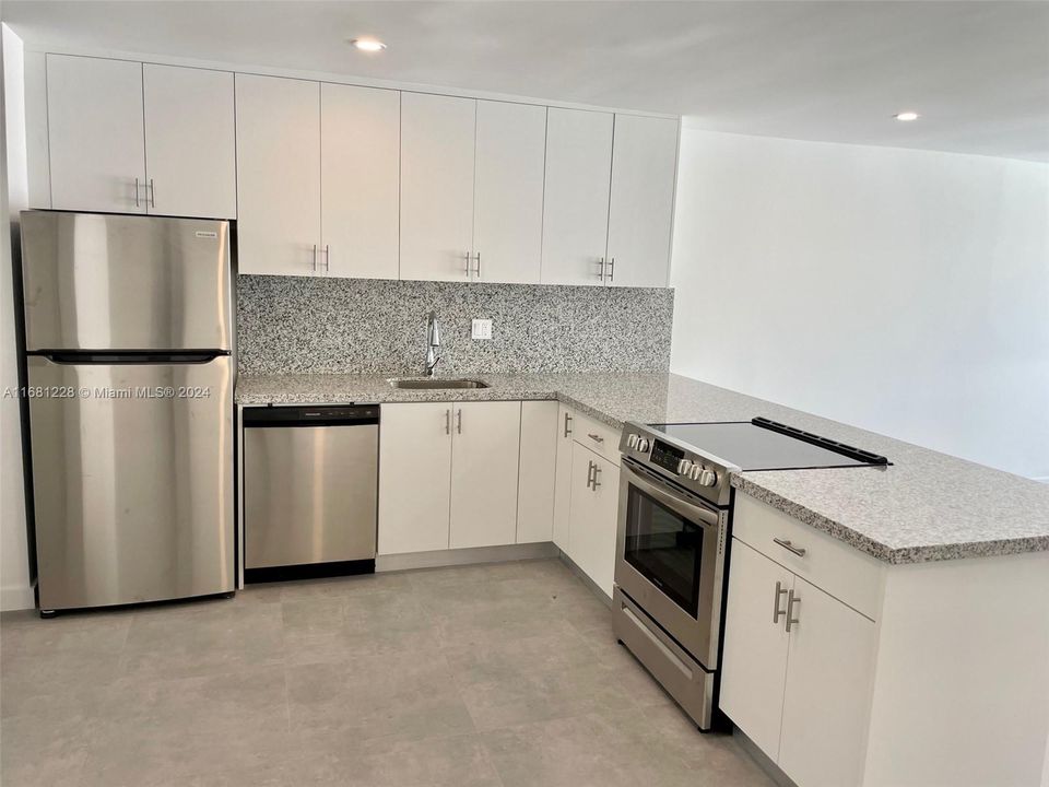 Active With Contract: $2,600 (3 beds, 2 baths, 1250 Square Feet)