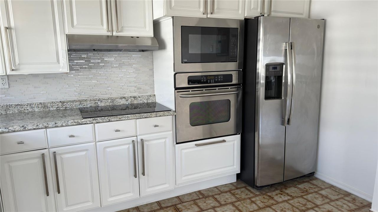 Recently Rented: $2,500 (2 beds, 2 baths, 1176 Square Feet)