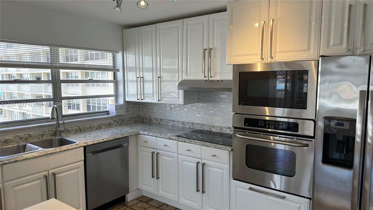 Recently Rented: $2,500 (2 beds, 2 baths, 1176 Square Feet)