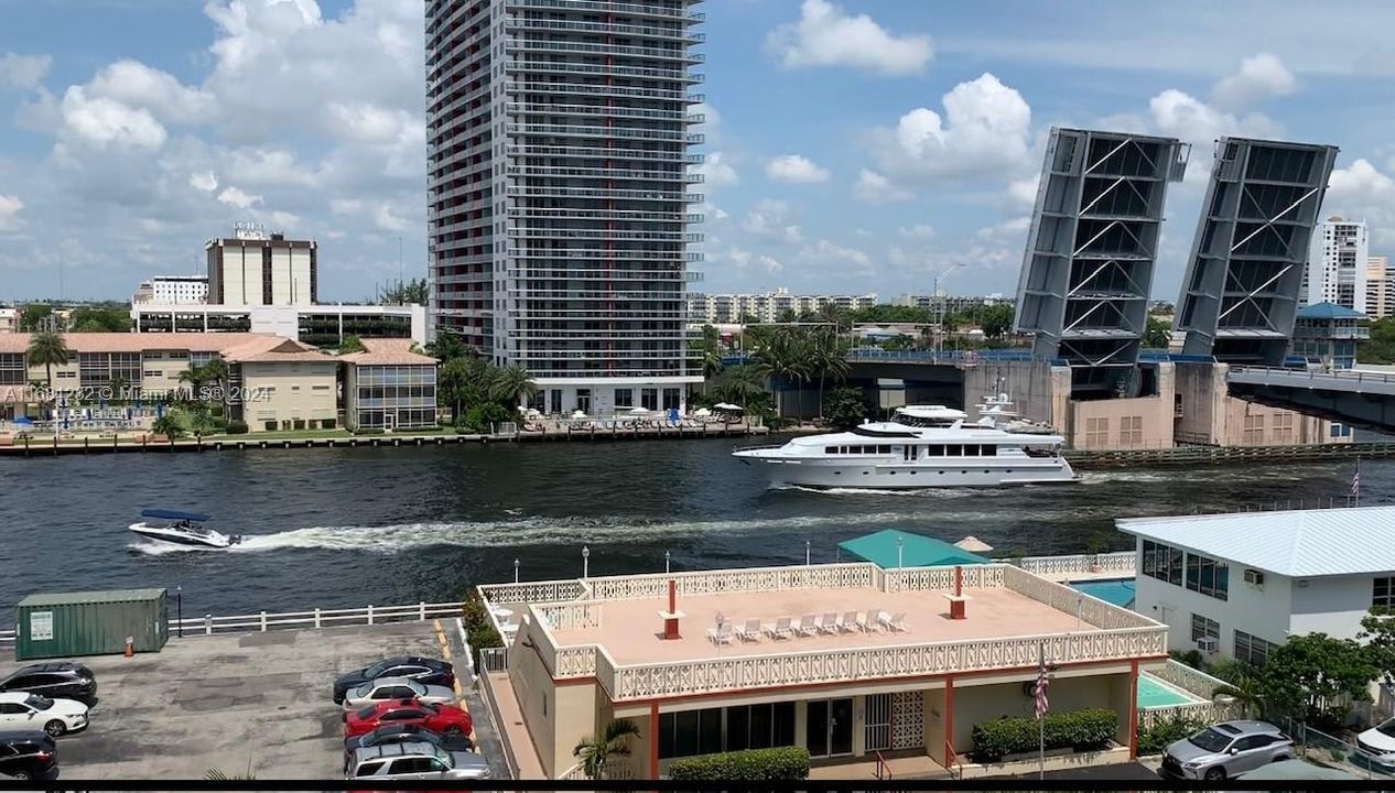 Recently Rented: $2,500 (2 beds, 2 baths, 1176 Square Feet)