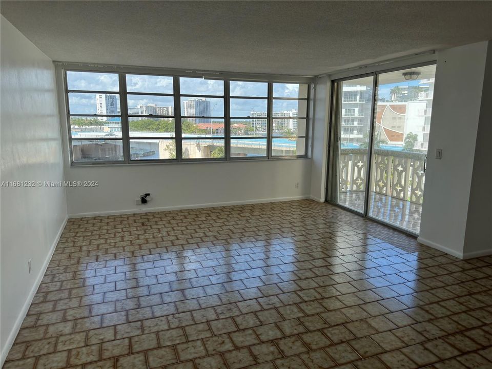 Recently Rented: $2,500 (2 beds, 2 baths, 1176 Square Feet)